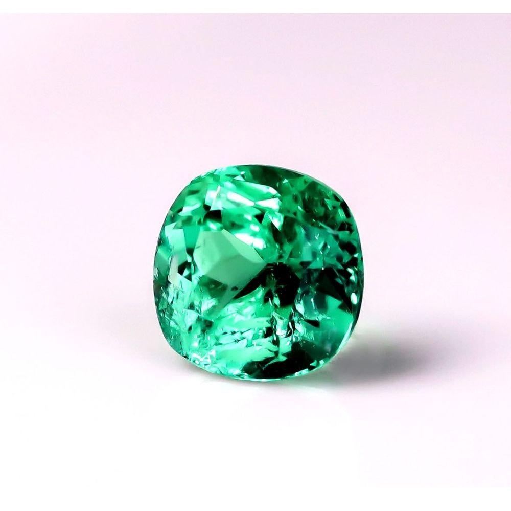 【SOLD OUT】天然 ノーオイルエメラルド（Non-oil Emerald）[コロンビア産] 0.757ct