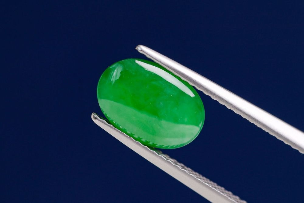 天然翡翠（ヒスイ）《極上の輝きを纏う、ミャンマー産グリーン翡翠》3.020ct 