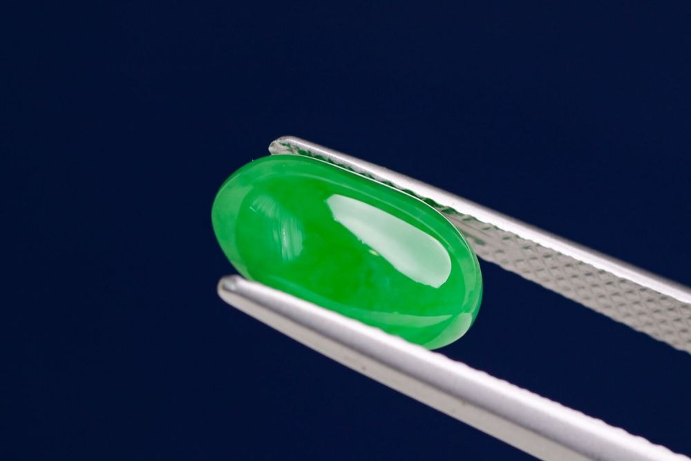 天然翡翠（ヒスイ）《極上の輝きを纏う、ミャンマー産グリーン翡翠》3.020ct 