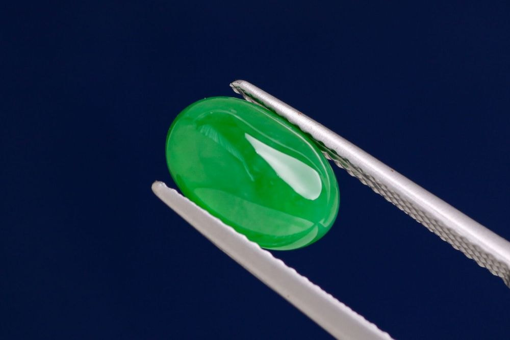 天然翡翠（ヒスイ）《極上の輝きを纏う、ミャンマー産グリーン翡翠》3.020ct 