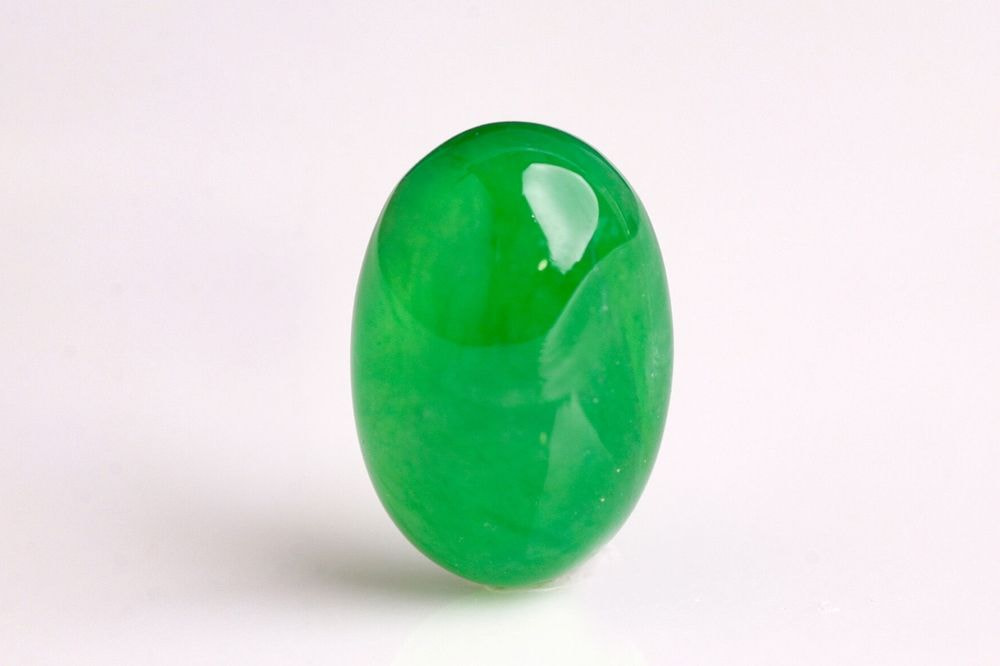 天然翡翠（ヒスイ）《極上の輝きを纏う、ミャンマー産グリーン翡翠》3.020ct 