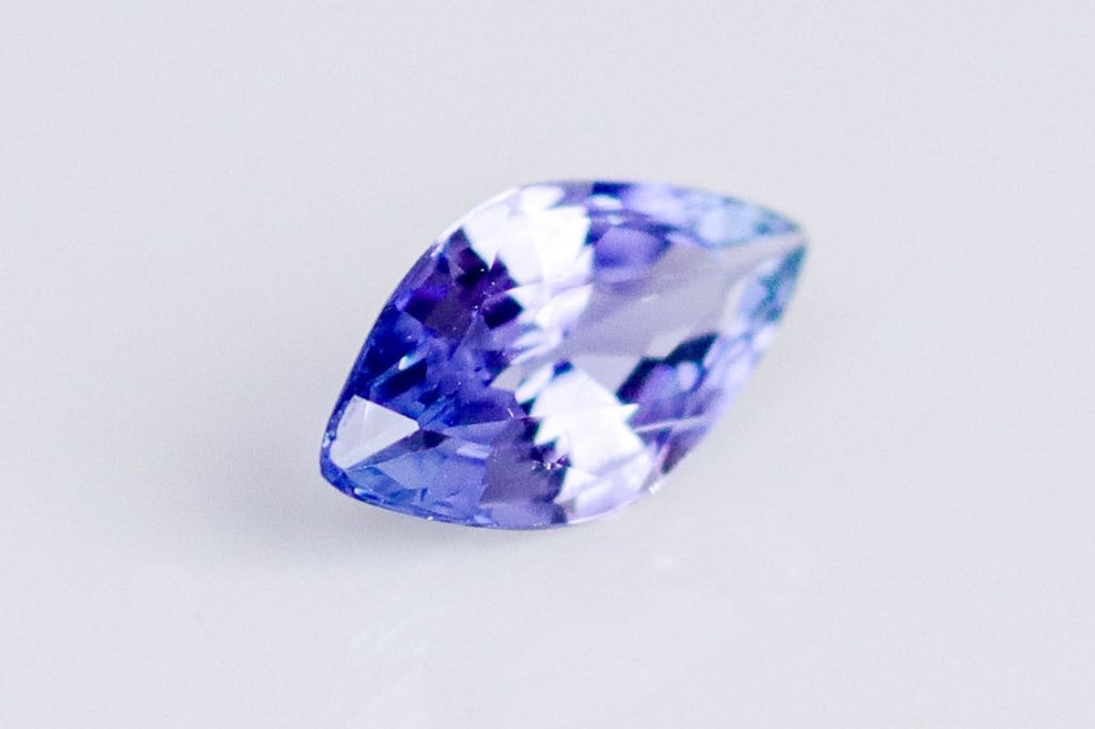 天然タンザナイトオーバルカットルース0.80ct おおきかっ 天然タンザナイトオーバルカットルース0.80ct おおきかっ
