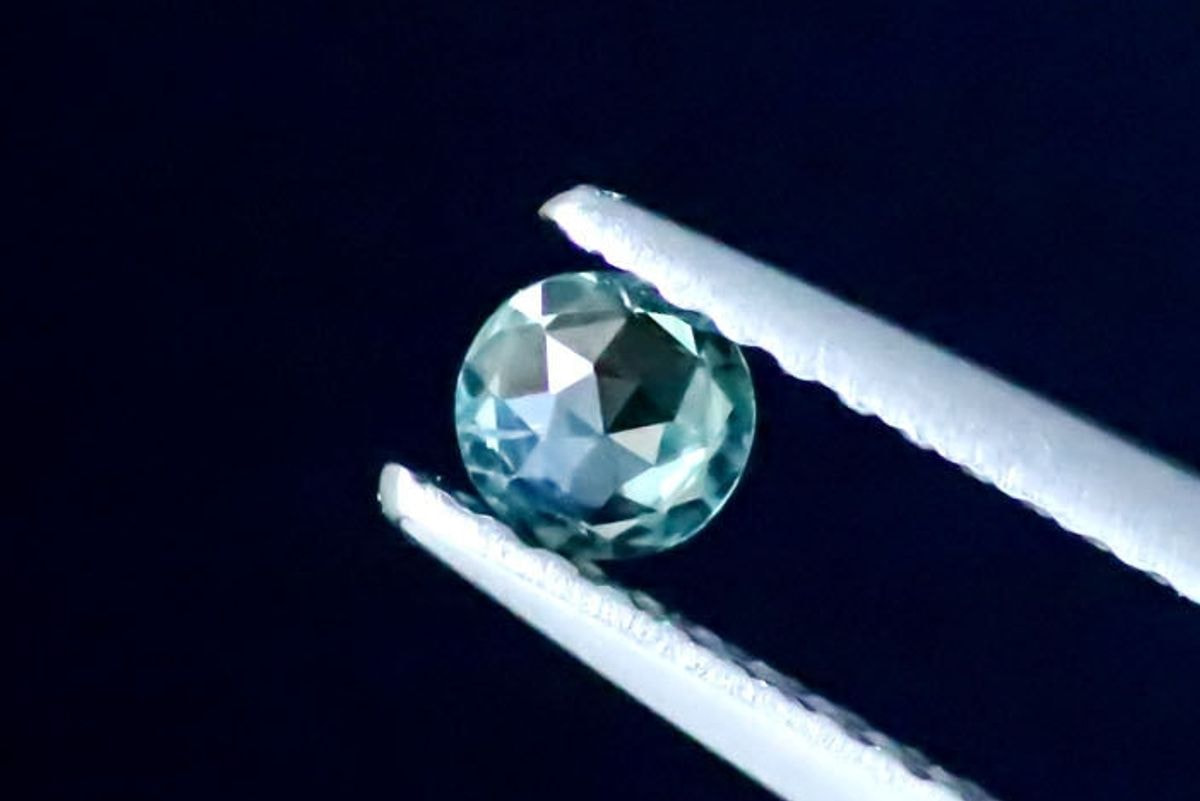 天然アレキサンドライト 希少なローズカット 0.170ct