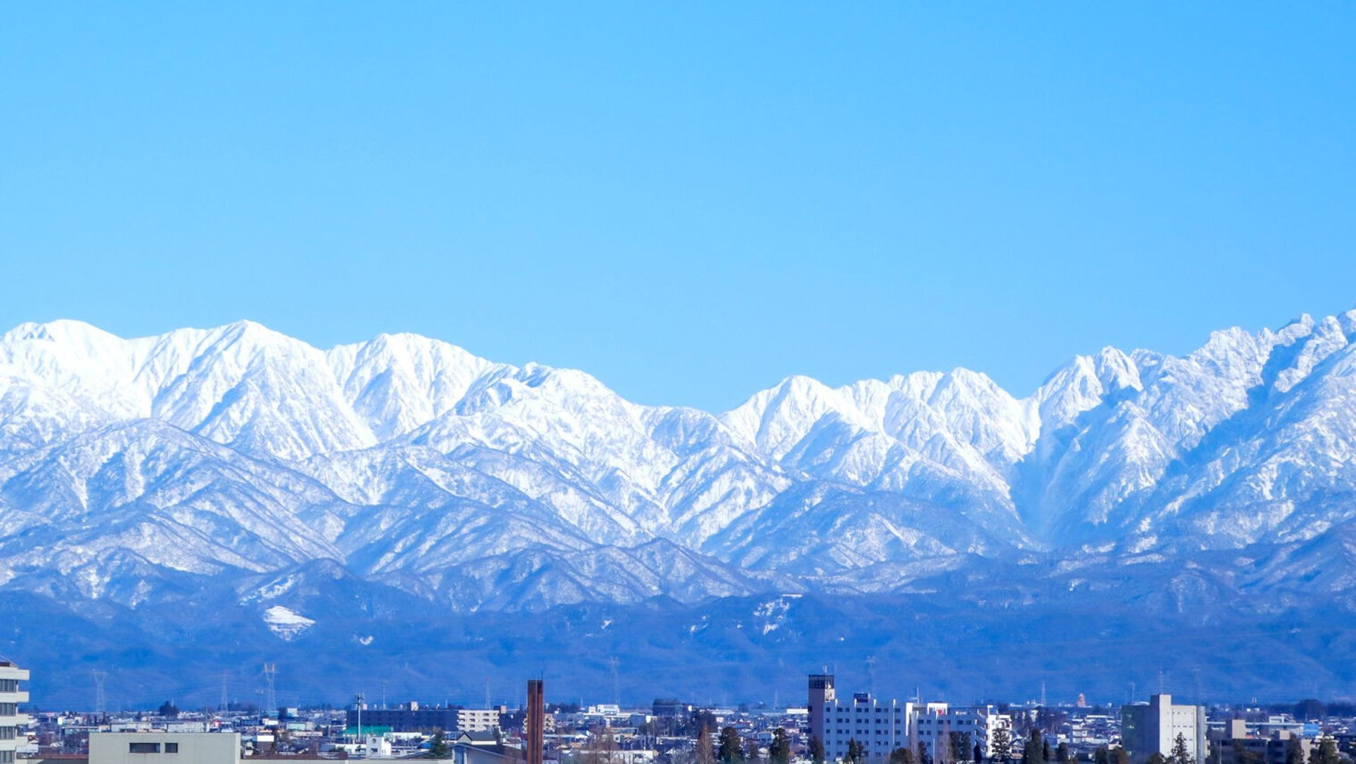 1. 富山県内で40年以上の信頼と実績  私たちは富山県に密着し、大切なジュエリーの価値を最大限に引き出すサービスを提供してきました。