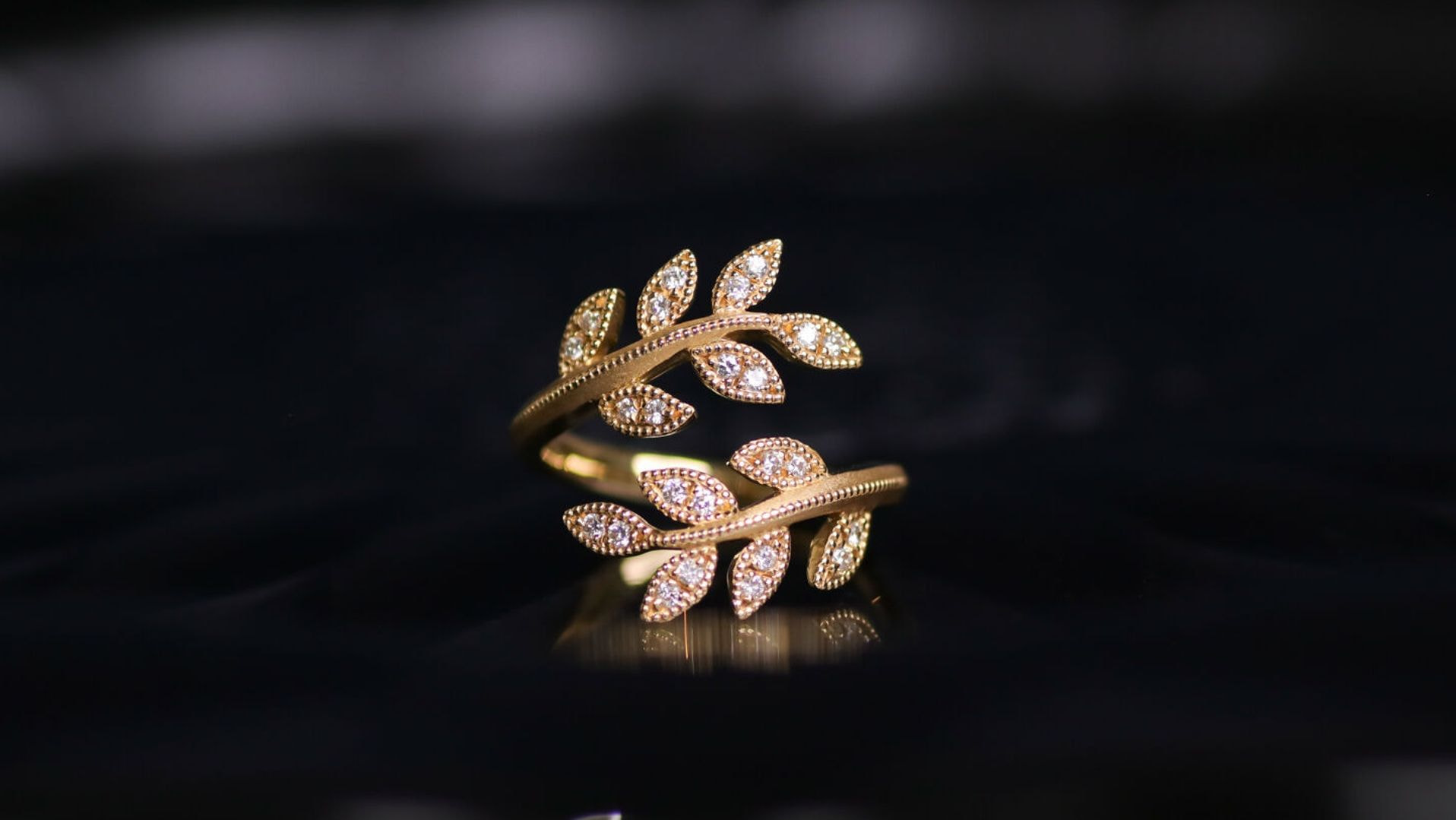 繋がっていない指輪（オープンリング）