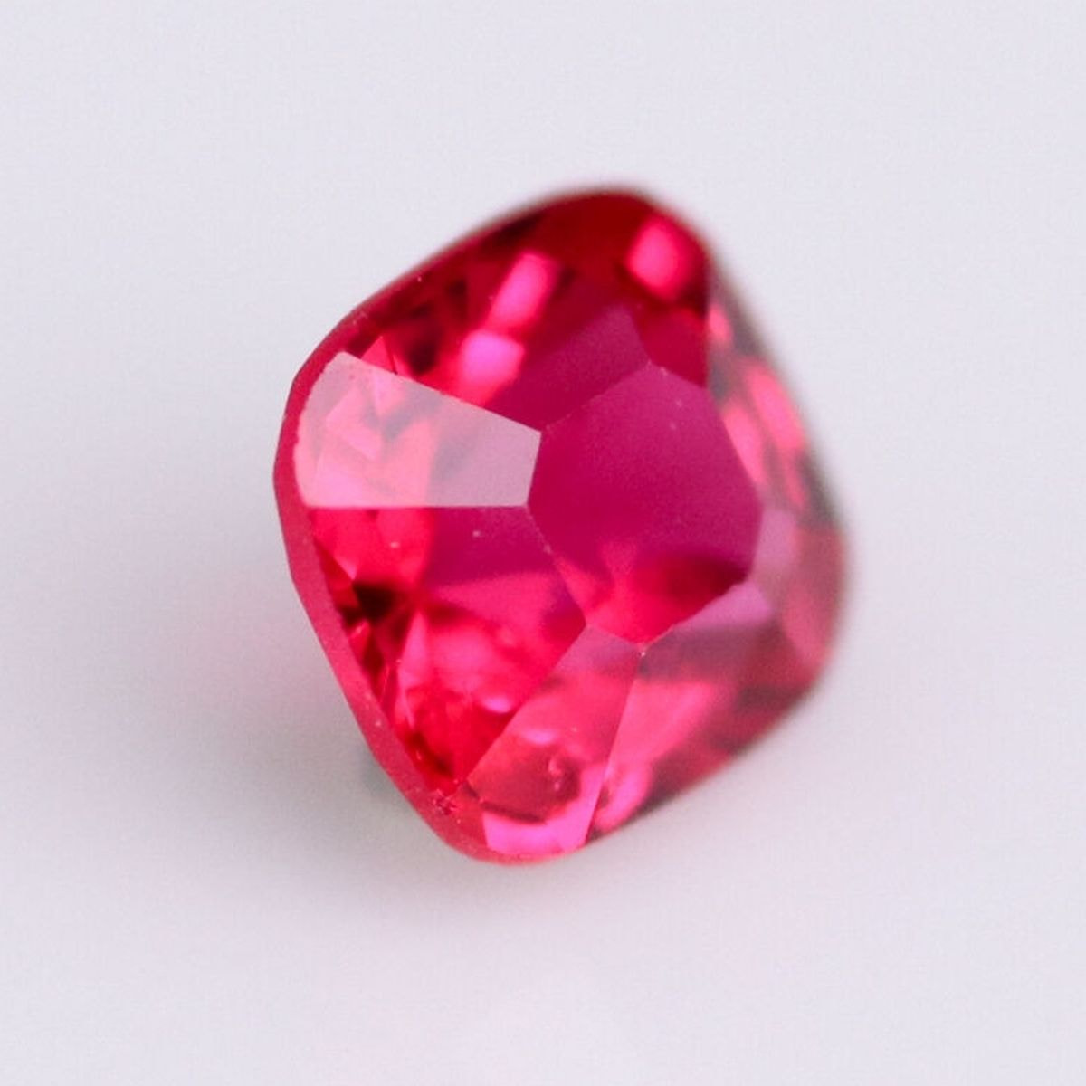 天然　ピンクスピネル　ミャンマー産　0.6ct 宝石ルース | sanagem