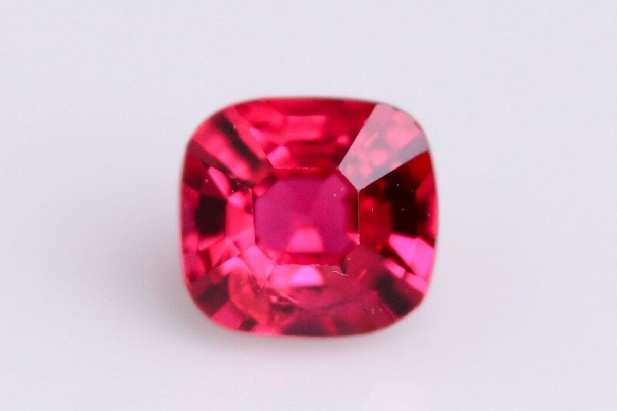 天然レッドスピネル（ジェダイスピネル） 0.197ct [非加熱