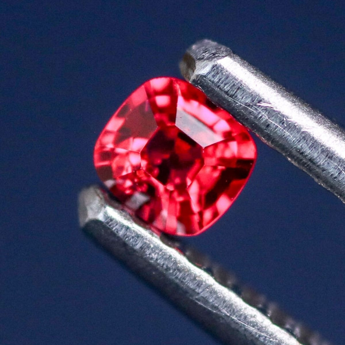 天然レッドスピネル（ジェダイスピネル） 0.197ct [非加熱/ミャンマー産]