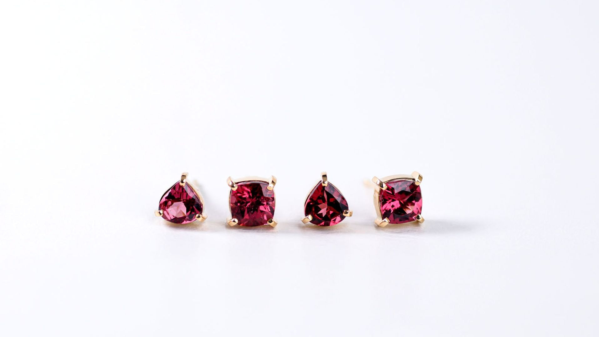 イエローゴールド＆マラヤガーネットピアス