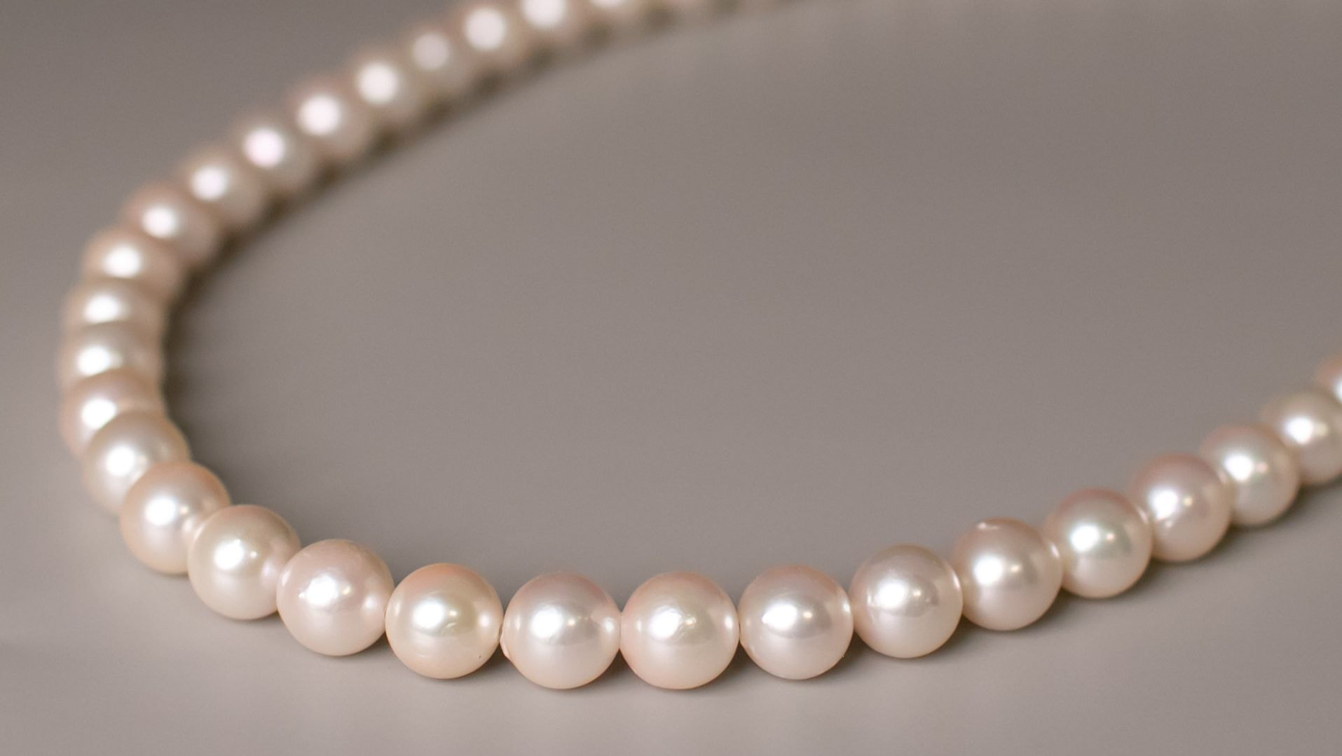 ツヤはあるがマキが薄いパールネックレス