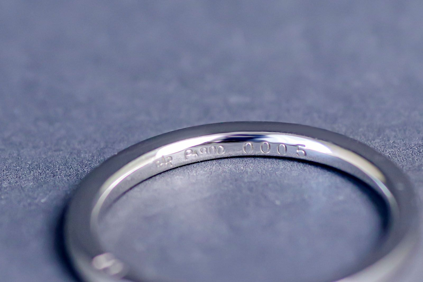 指輪の内側の刻印