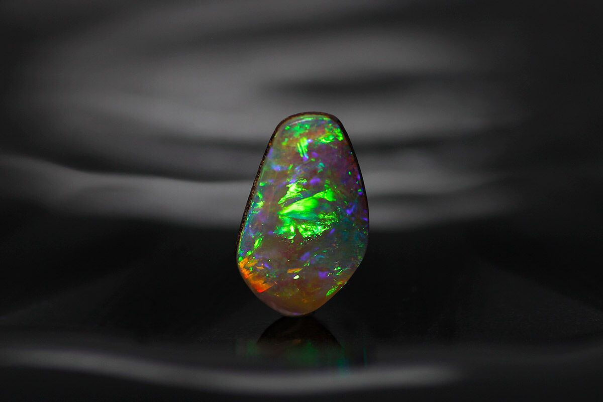 ボルダーオパールオーストラリア クイーンズランド産 ボルダーオパール  1.37ct