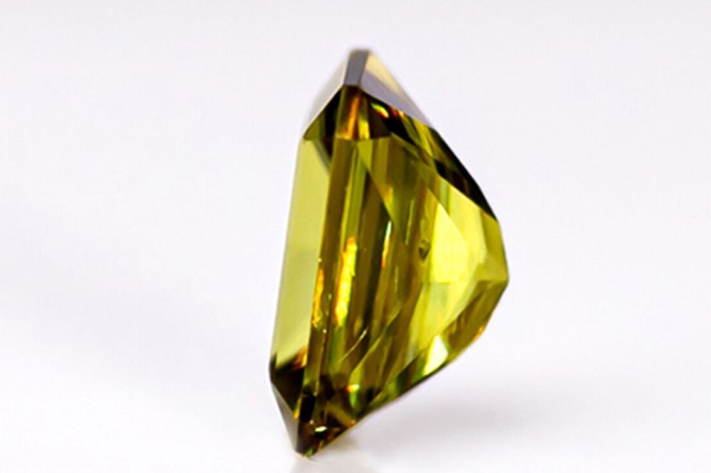 天然スフェーン 2.745ct 