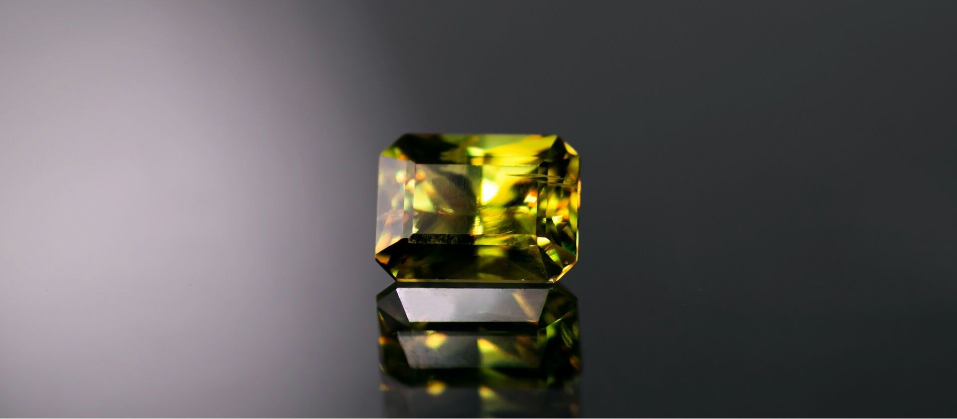 天然スフェーン 2.745ct 