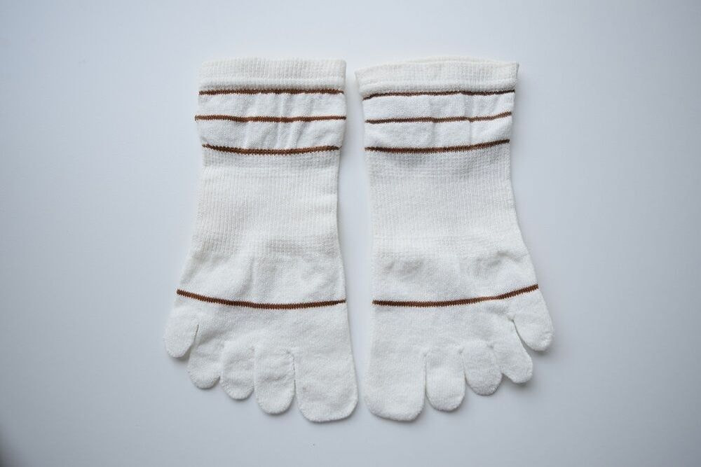 五本指短々靴下　パネル　白/茶色